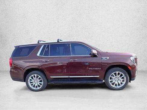 Used 2022 GMC Yukon SLT w/ SLT Luxury Package AWD/4WD image 3