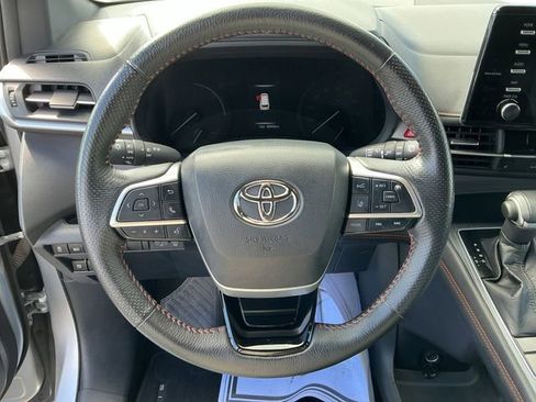 Used 2022 Toyota Sienna XSE image 2