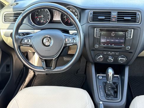Used 2017 Volkswagen Jetta SE FWD image 19