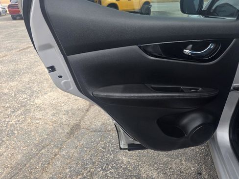 Used 2017 Nissan Rogue Sport SV image 12