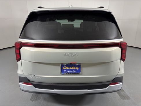 New 2026 Kia Carnival EX FWD image 7