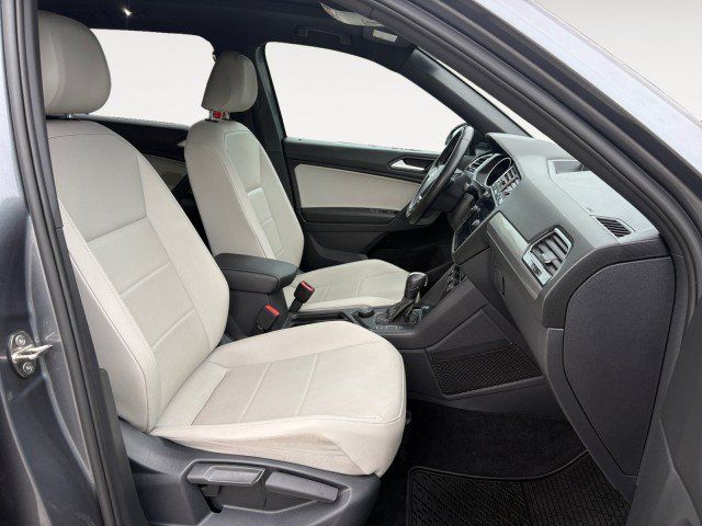Used 2021 Volkswagen Tiguan SE R-Line AWD/4WD image 10