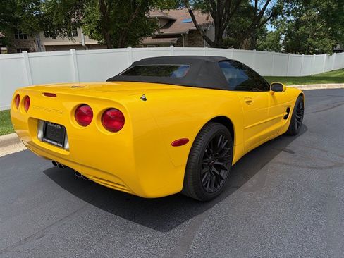 Used 2004 Chevrolet Corvette Convertible w/ Preferred Equipment Group RWD image 8