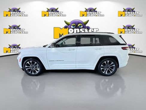 Used 2022 Jeep Grand Cherokee Overland w/ Luxury Tech Group IV AWD/4WD image 7