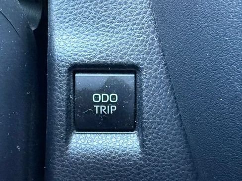 Used 2021 Toyota Venza LE w/ Carpet Mat Package (TMS) AWD/4WD image 25