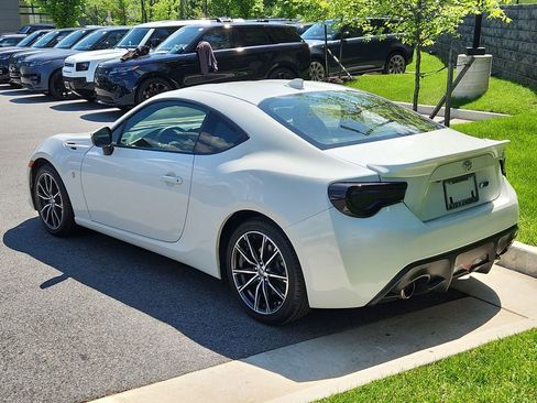 Used 2020 Toyota 86 RWD image 12