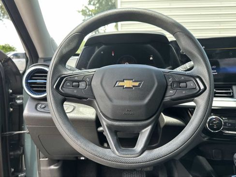 Certified 2025 Chevrolet Trax LT FWD image 20