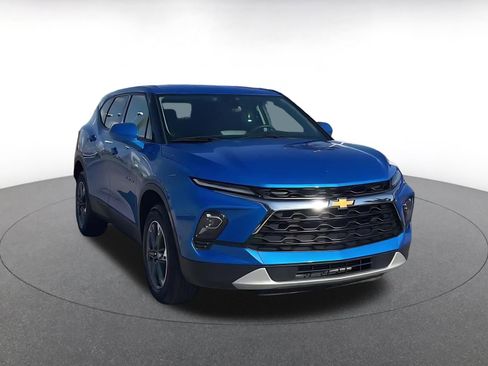 Used 2025 Chevrolet Blazer LT image 3
