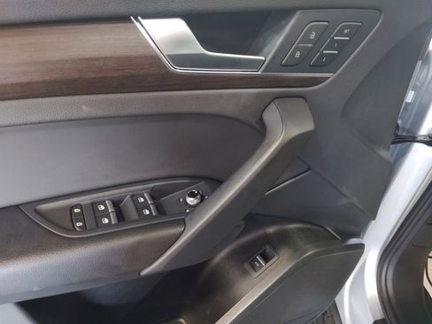 Used 2024 Audi Q5 2.0T Premium w/ Convenience Package image 29