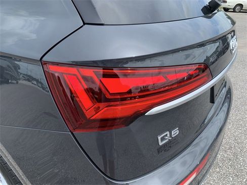 Used 2021 Audi Q5 2.0T Premium w/ Convenience Package image 11