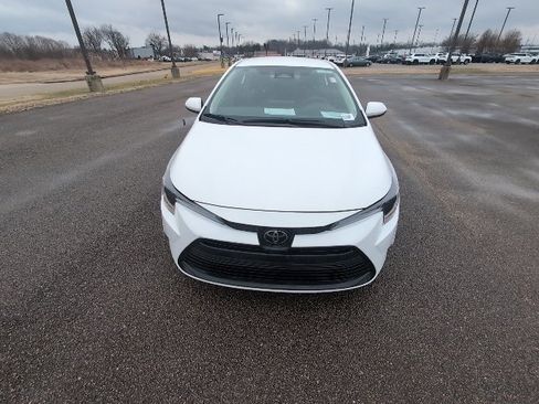 Certified 2025 Toyota Corolla LE image 9