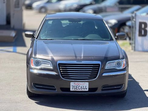 Used 2014 Chrysler 300 RWD image 3