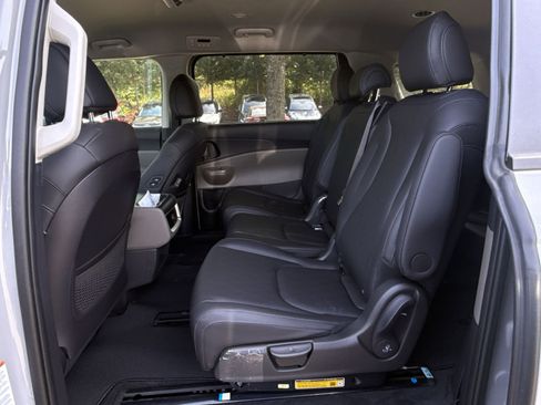 New 2026 Kia Carnival EX FWD image 57