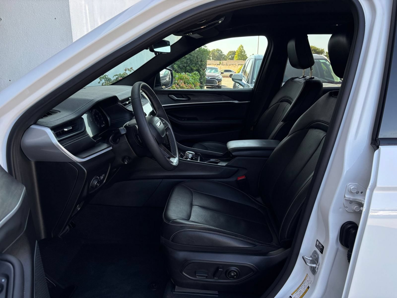 Used 2026 Jeep Grand Cherokee Limited AWD/4WD image 29