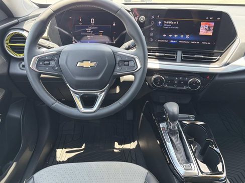 Used 2024 Chevrolet Trax LT w/ Driver Confidence Package FWD image 16