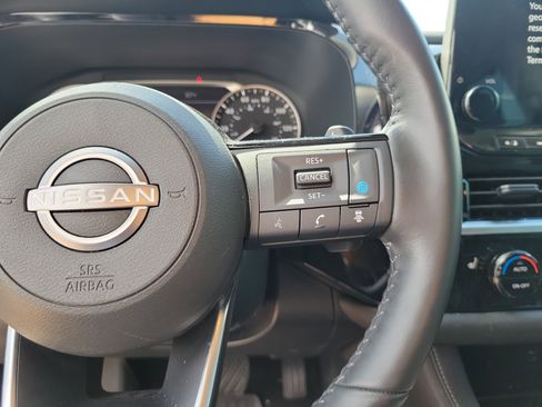 Used 2024 Nissan Pathfinder SL w/ Black Appearance Package FWD image 15