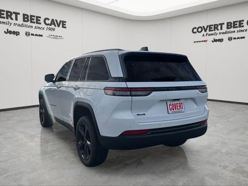 New 2025 Jeep Grand Cherokee Altitude image 7