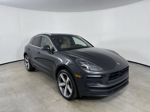Certified 2024 Porsche Macan AWD/4WD image 9