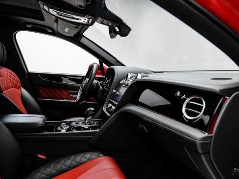 Used 2019 Bentley Bentayga image 46