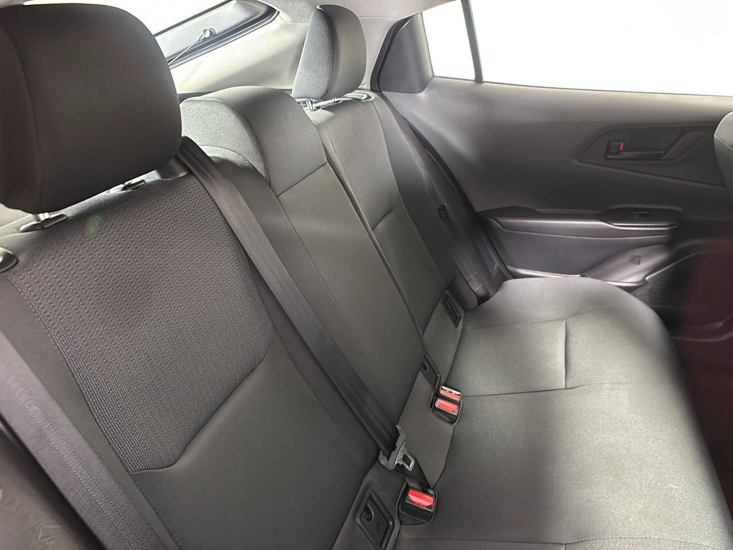 Used 2025 Toyota Prius LE FWD image 17