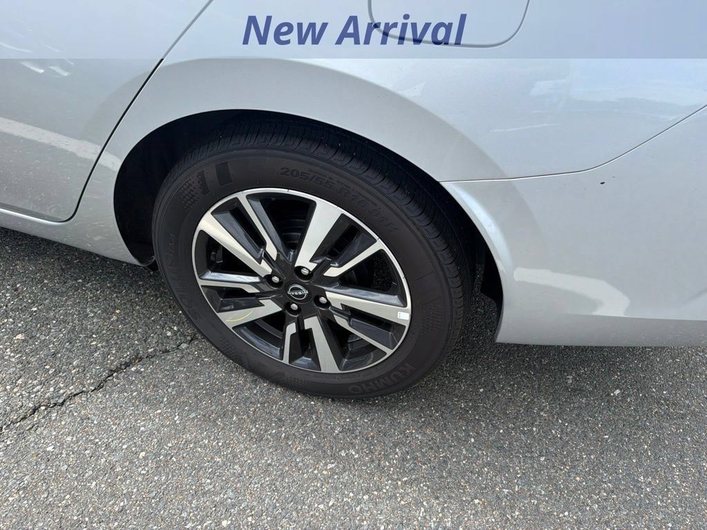 Used 2025 Nissan Versa SV FWD image 9