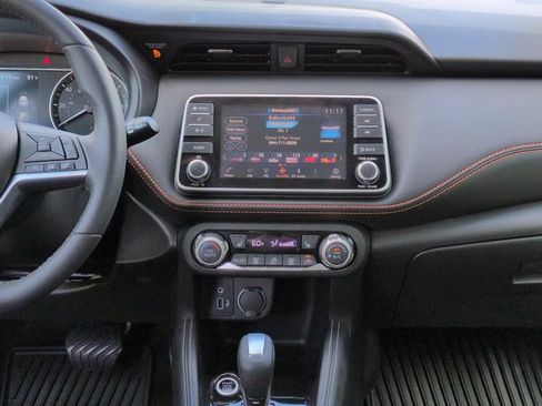 Certified 2019 Nissan Kicks SR w/ SR Premium Package FWD image 18