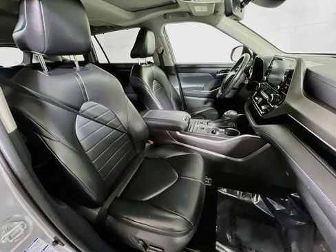 Certified 2021 Toyota Highlander XLE AWD/4WD image 27