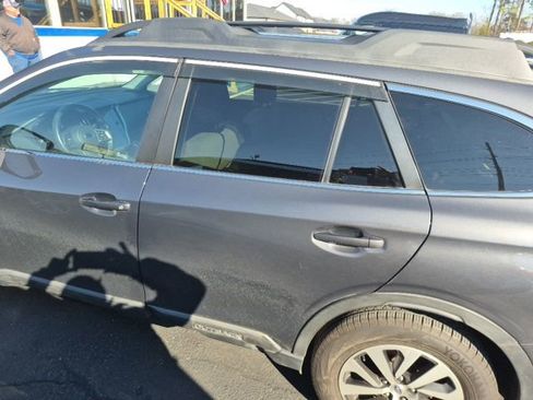 Used 2020 Subaru Outback Premium image 7