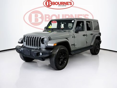 Used 2022 Jeep Wrangler Unlimited Sahara AWD/4WD image 7
