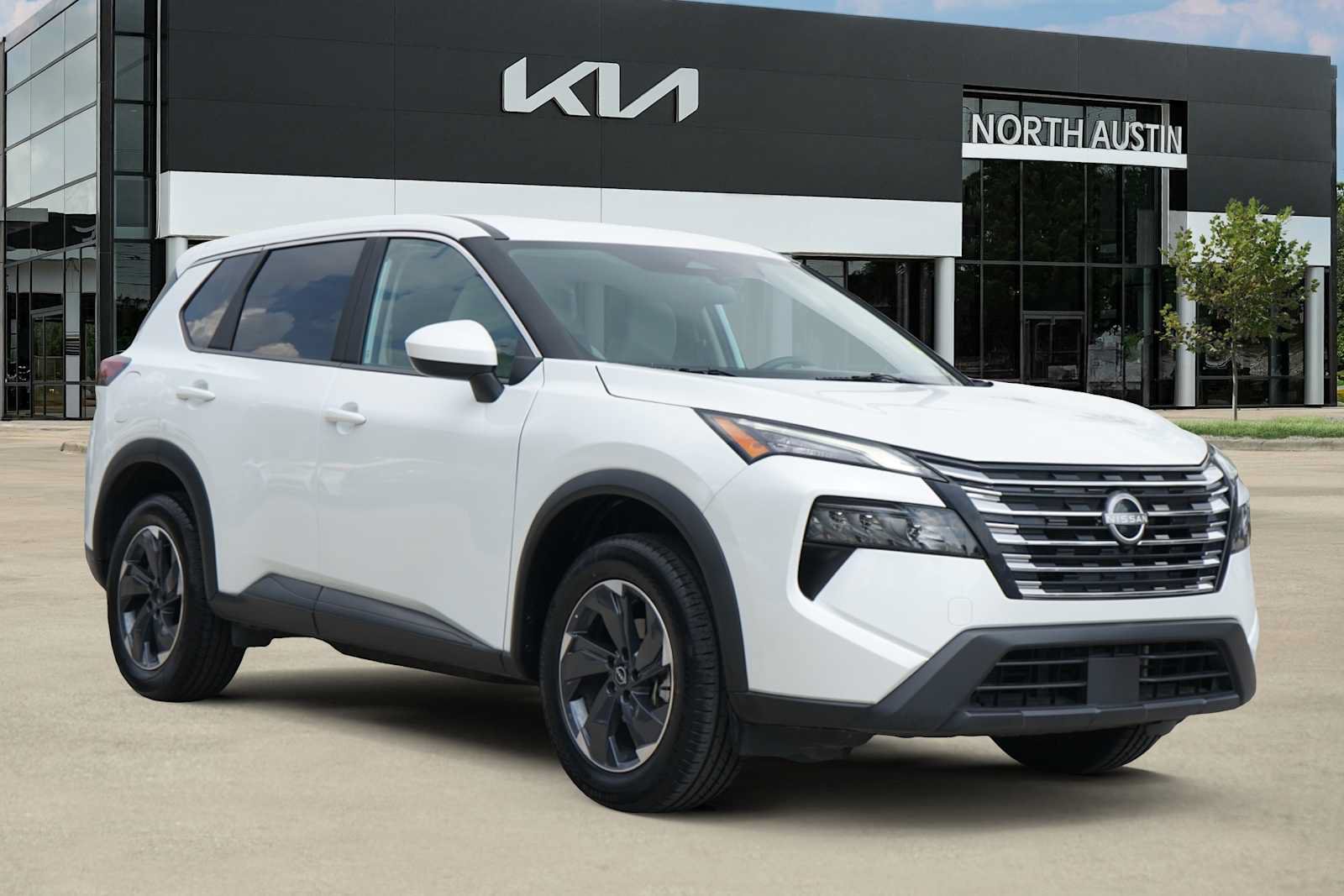 Used 2025 Nissan Rogue SV FWD image 6