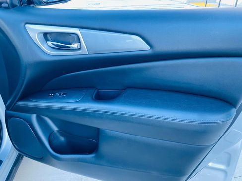 Used 2020 Nissan Pathfinder SL image 6