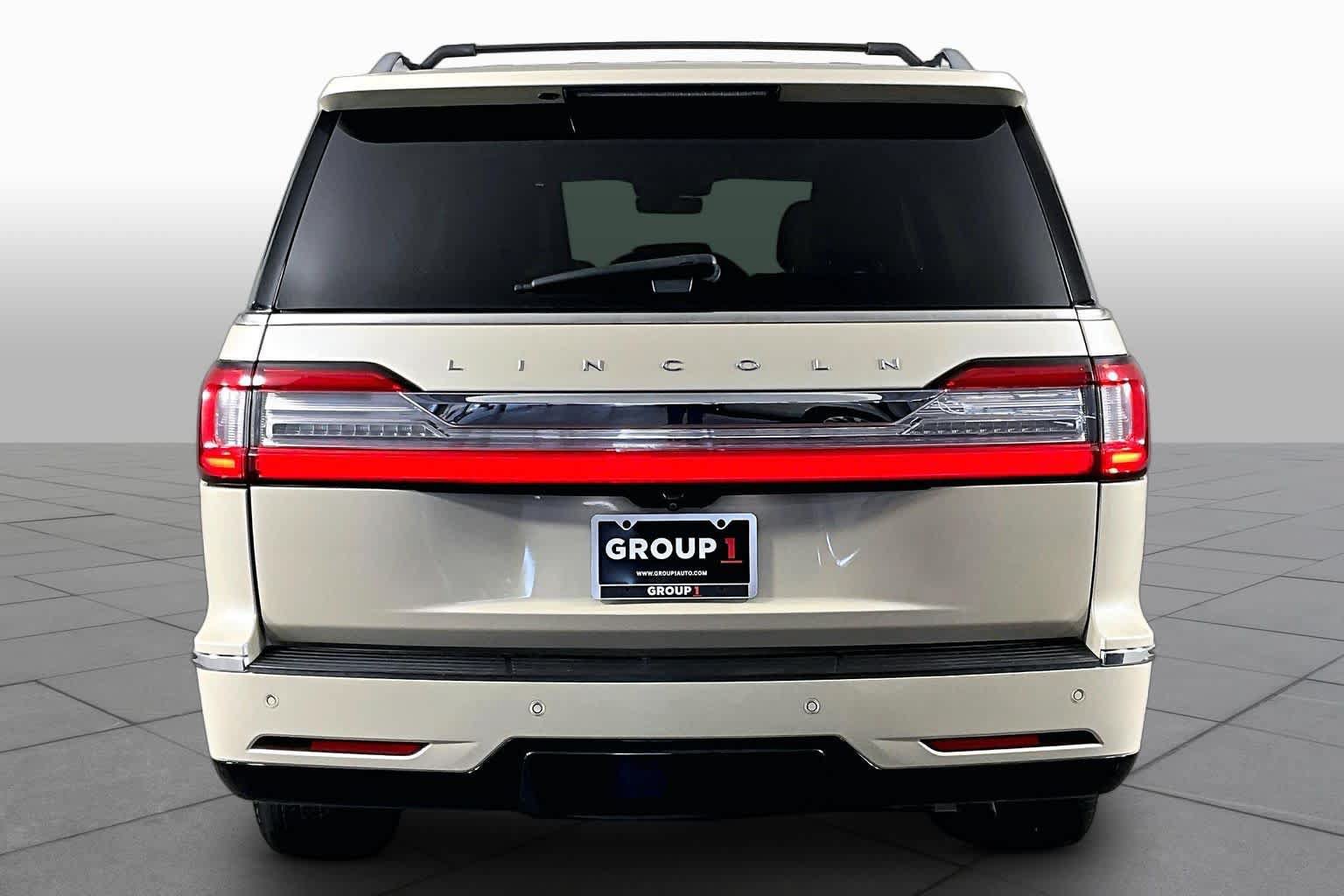 Used 2018 Lincoln Navigator Select w/ Cargo Package RWD image 5