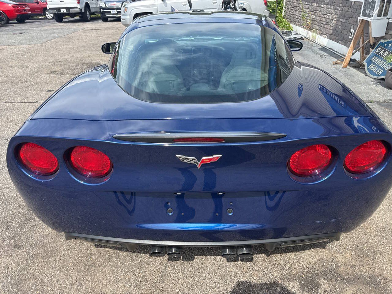 Used 2007 Chevrolet Corvette Coupe w/ Preferred Equipment Group RWD image 12