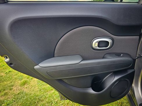 Used 2016 Kia Soul FWD image 25
