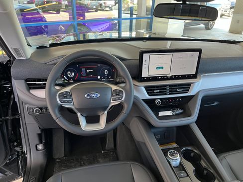 New 2026 Ford Explorer Active w/ Active Comfort Package AWD/4WD image 8