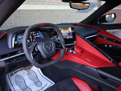 Used 2021 Chevrolet Corvette Stingray Preferred Cpe w/ Z51 Performance Package RWD image 19