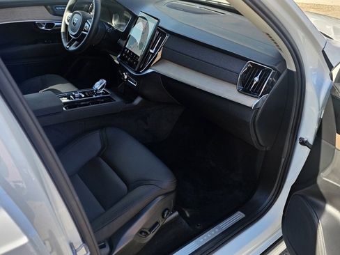 Certified 2025 Volvo XC90 T8 Plus w/ Protection Package Premier image 12