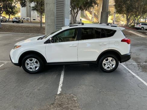 Used 2013 Toyota RAV4 LE FWD image 3