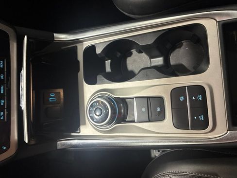 Used 2023 Ford Explorer XLT w/ Equipment Group 202A RWD image 19