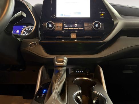 Used 2024 Toyota Highlander XLE image 15