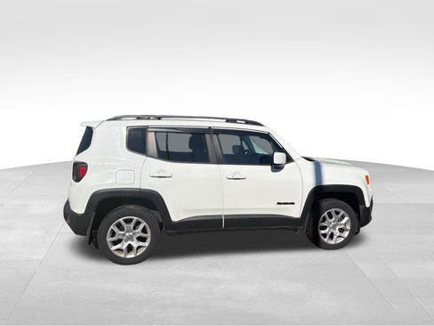 Used 2017 Jeep Renegade Latitude image 4