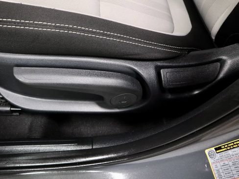 Used 2025 Hyundai Venue SEL FWD image 23