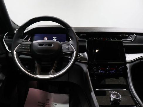 Used 2025 Jeep Grand Cherokee Laredo w/ Luxury Tech Group I image 16