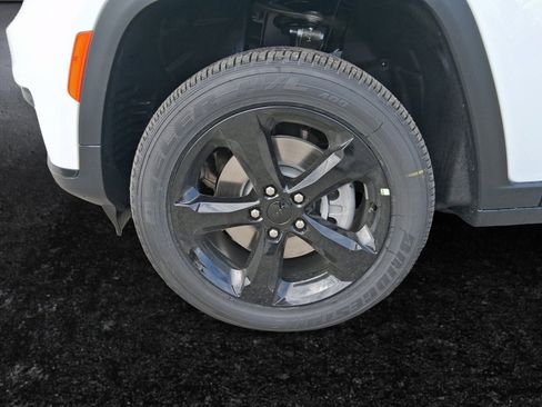 New 2025 Jeep Grand Cherokee L Altitude image 15