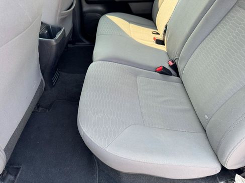 Used 2018 Toyota Tacoma SR5 AWD/4WD image 17