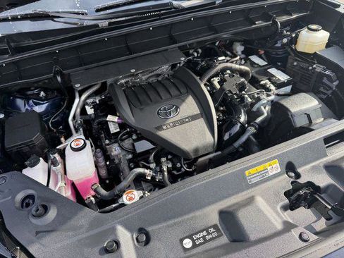 Certified 2025 Toyota Highlander LE FWD image 24