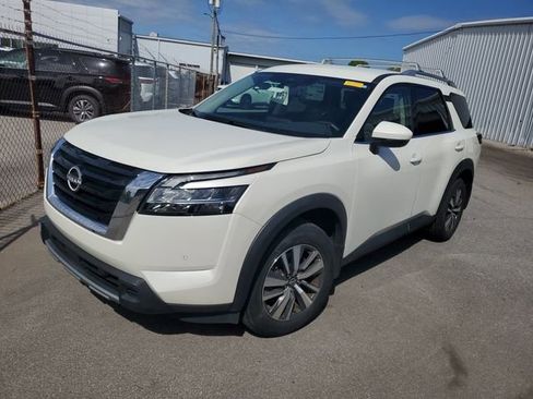 Certified 2024 Nissan Pathfinder SL image 5