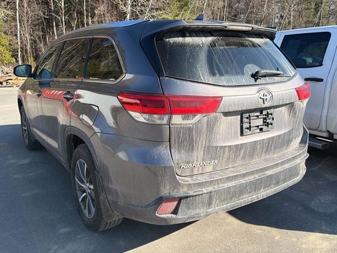 Used 2019 Toyota Highlander XLE image 9