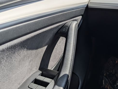 Used 2023 Tesla Model 3 Performance image 23