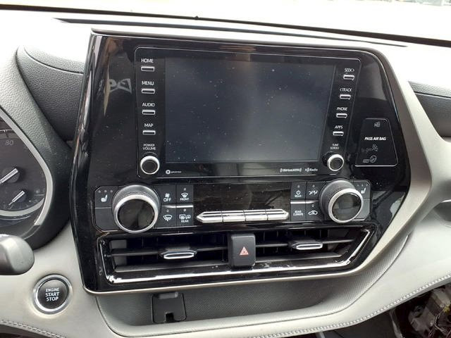 Used 2021 Toyota Highlander XLE AWD/4WD image 9
